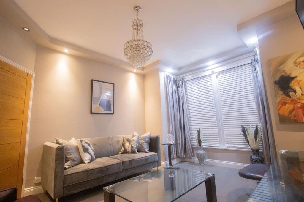 Oikoshomes Three Bedroom Flat In ロンドン エクステリア 写真