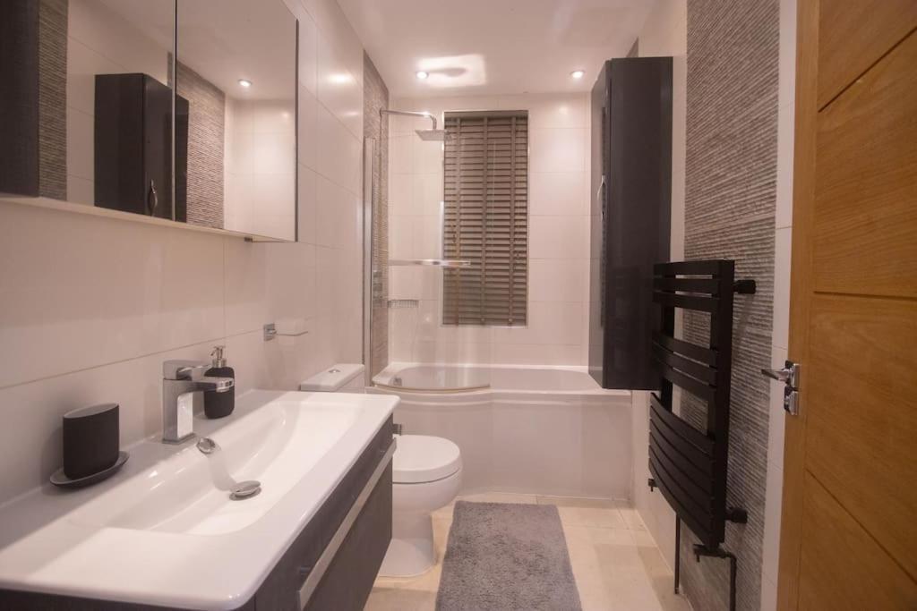 Oikoshomes Three Bedroom Flat In ロンドン エクステリア 写真