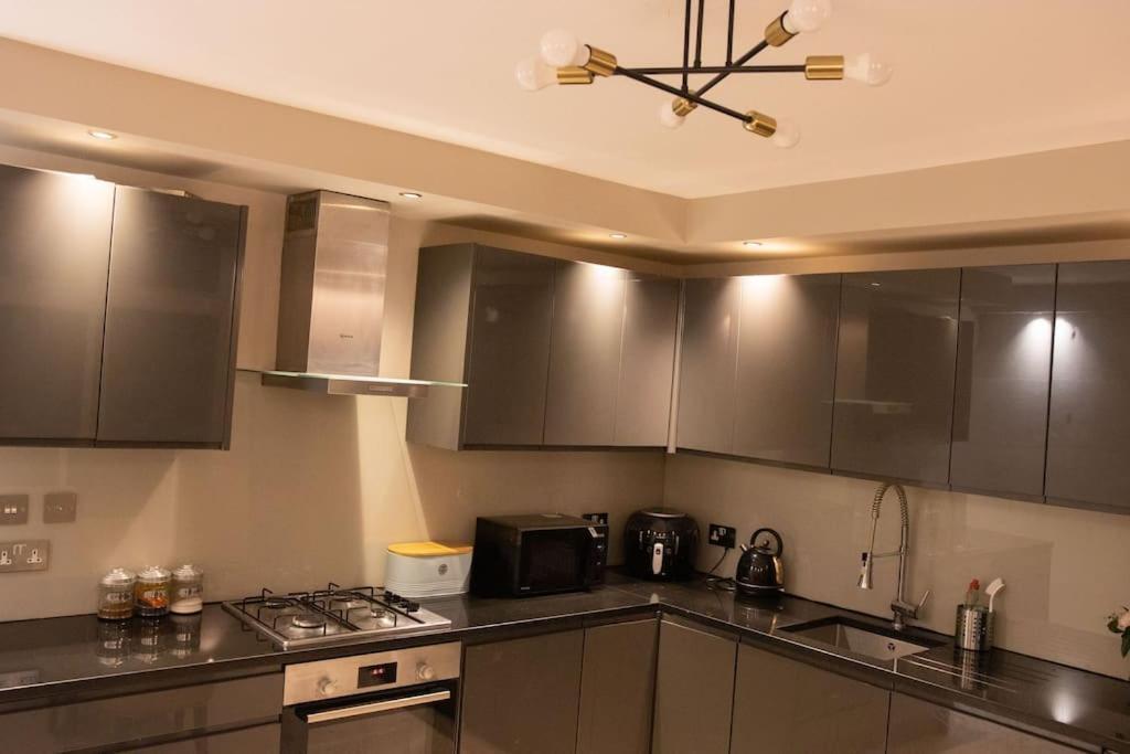 Oikoshomes Three Bedroom Flat In ロンドン エクステリア 写真